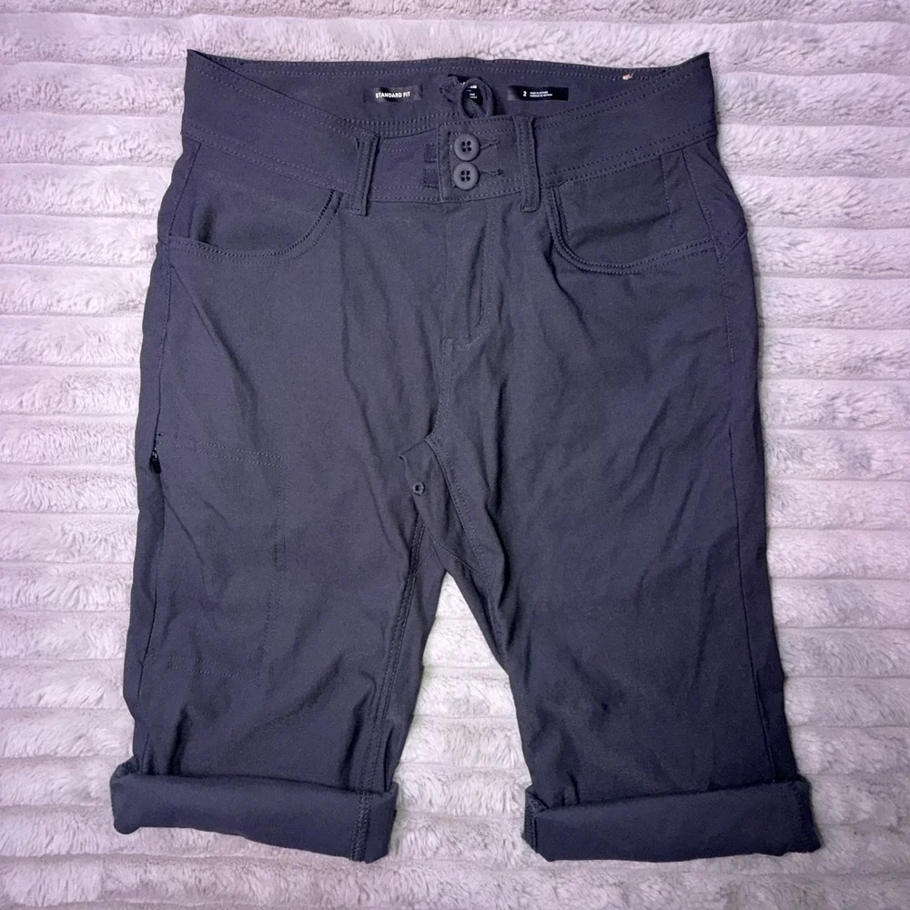 Prana Womens 2 Halle II Roll-Tab Capri Bermuda Shorts Grey Hiking Outdoor ReZion